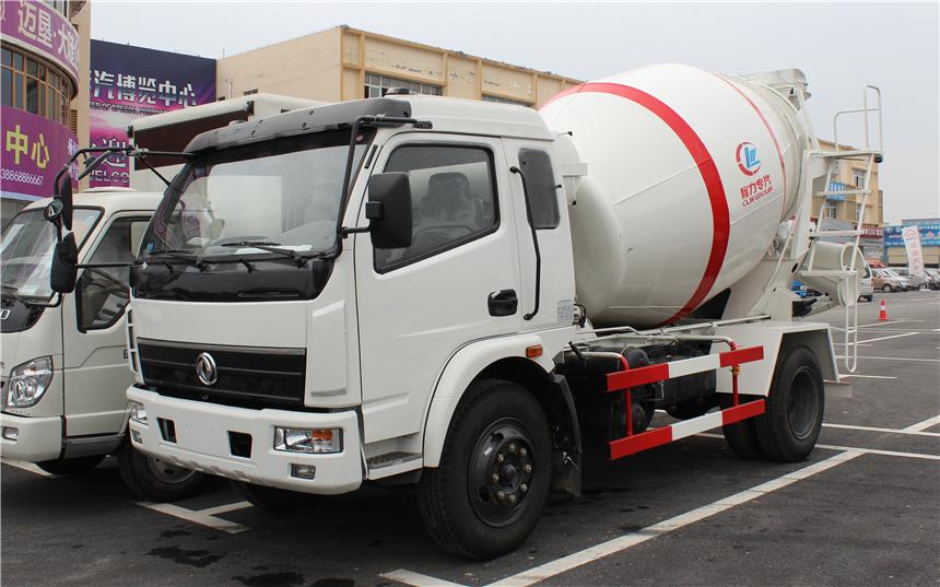 東風(fēng)3方混凝土攪拌車頭部側(cè)面圖片