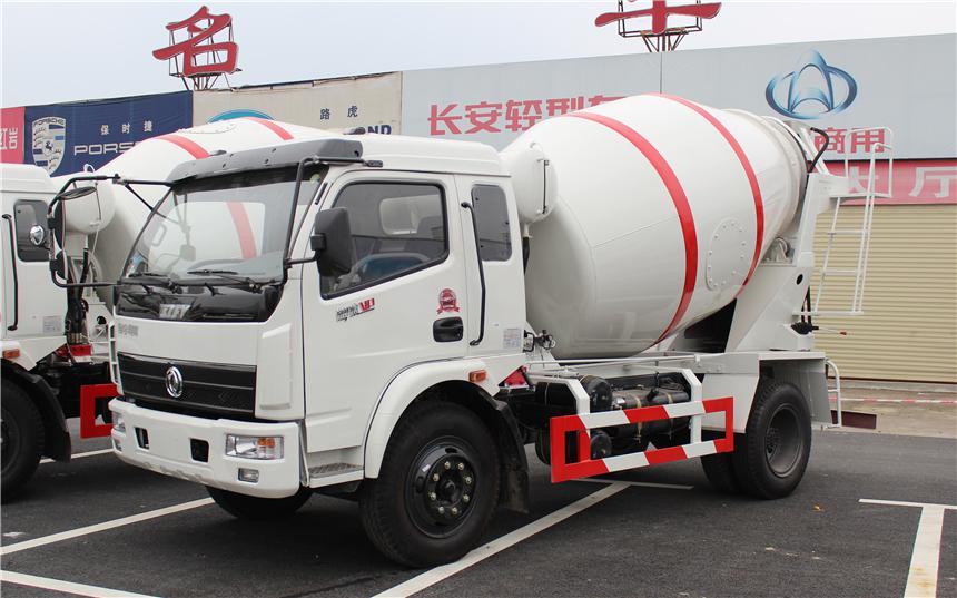 東風(fēng)3方混凝土攪拌車頭部方位圖